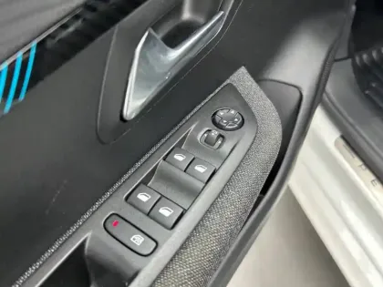 Photo 17 Peugeot 208  Electrique 50 kWh 136ch