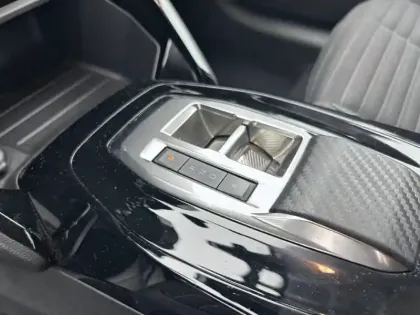 Photo 13 Peugeot 208  Electrique 50 kWh 136ch