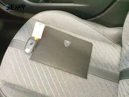 Photo 14 Peugeot 208  Electrique 54 kWh 156ch