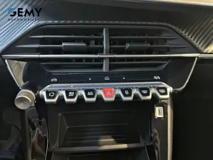 Photo 13 Peugeot 208  Hybrid 110 ch e-DCS6