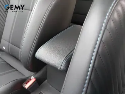 Photo 38 Renault Clio  E-Tech full hybrid 145