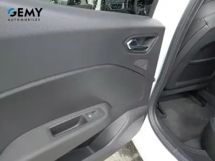 Photo 16 Renault Clio  E-Tech full hybrid 145