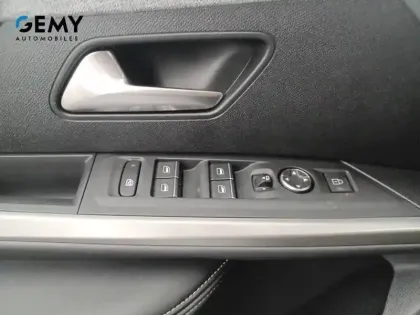 Photo 15 Peugeot 3008  Electrique 210 ch 73 kWh