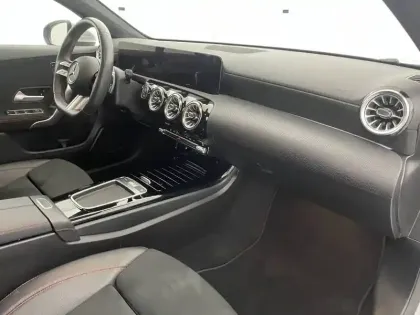 Photo 29 Mercedes Classe A  200 d 8G-DCT