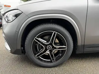 Photo 8 Mercedes GLA  200 d 8G-DCT