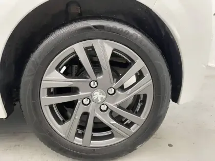 Photo 15 Peugeot 208  PureTech 100 S&S BVM6