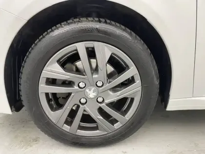 Photo 16 Peugeot 208  PureTech 100 S&S BVM6