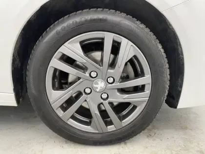 Photo 17 Peugeot 208  PureTech 100 S&S BVM6