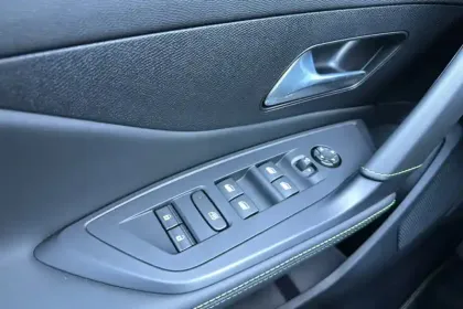 Photo 20 Peugeot 308  Hybrid 145 e-DCS6