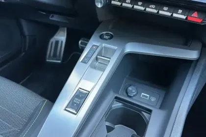 Photo 17 Peugeot 308  Hybrid 145 e-DCS6