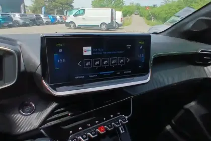 Photo 16 Peugeot 208  Electrique 50 kWh 136ch