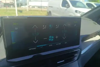 Photo 16 Peugeot 3008  Hybrid 225 e-EAT8