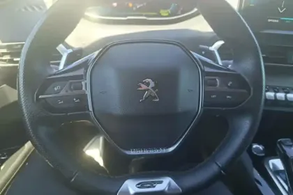 Photo 18 Peugeot 3008  Hybrid 225 e-EAT8