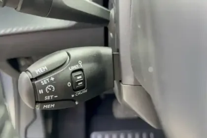 Photo 16 Peugeot 208  Hybrid 110 ch e-DCS6