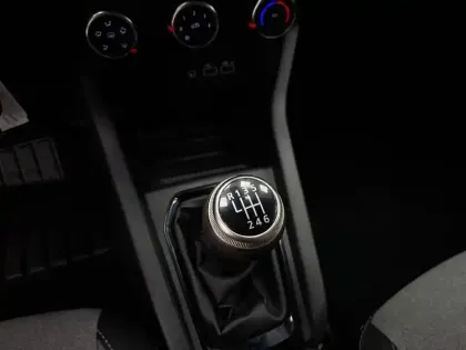 Photo 40 Renault Clio  SOCIETE BLUE DCI 100 - 21N