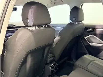 Photo 15 Audi Q3  35 TFSI 150 ch S tronic 7