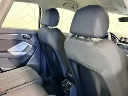 Photo 30 Audi Q3  35 TFSI 150 ch S tronic 7