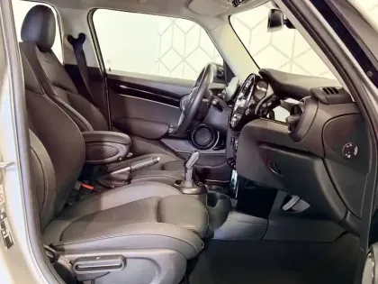 Photo 24 Mini Mini Hatch 5 Portes Cooper 136 ch DKG7