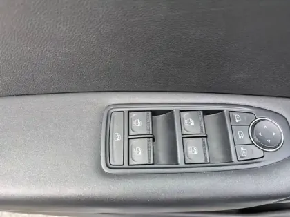 Photo 27 Renault Captur  Blue dCi 95