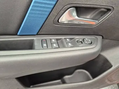 Photo 21 Citroën C4 e- 136 ch Automatique