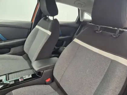 Photo 8 Citroën C4 e- 136 ch Automatique