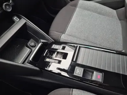 Photo 12 Citroën C4 e- 136 ch Automatique