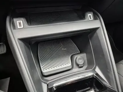 Photo 13 Citroën C4 e- 136 ch Automatique