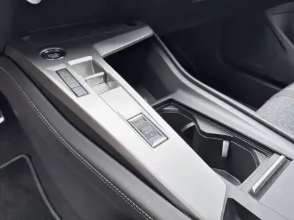 Photo 21 Peugeot 308  Hybrid 136 e-DCS6
