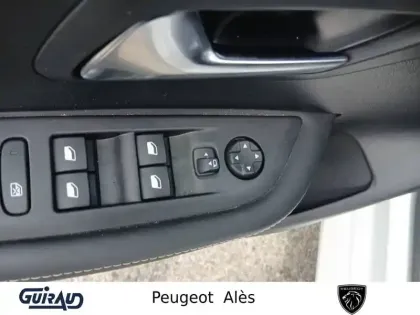 Photo 11 Peugeot 208  PureTech 100 S&S BVM6