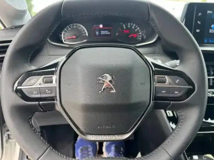 Photo 16 Peugeot 208  PureTech 100 S&S BVM6