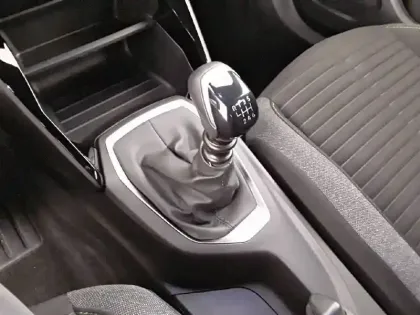 Photo 13 Peugeot 2008  PureTech 100 S&S BVM6