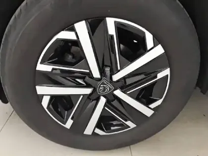 Photo 12 Peugeot 2008  PureTech 100 S&S BVM6