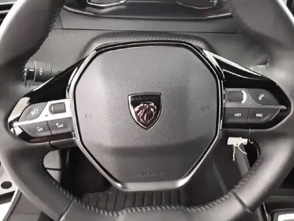 Photo 8 Peugeot 2008  PureTech 100 S&S BVM6