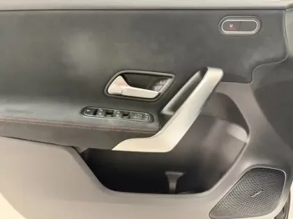 Photo 17 Mercedes Classe A 200 AMG Line