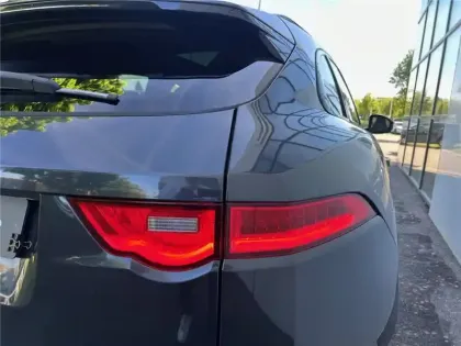 Photo 33 Jaguar F-Pace 2.0 D - 180 CH  AWD BVA8