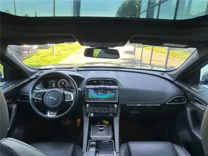 Photo 6 Jaguar F-Pace 2.0 D - 180 CH  AWD BVA8