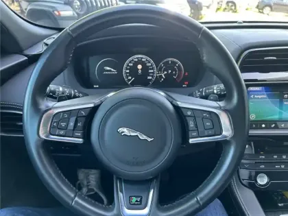 Photo 7 Jaguar F-Pace 2.0 D - 180 CH  AWD BVA8