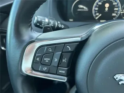 Photo 8 Jaguar F-Pace 2.0 D - 180 CH  AWD BVA8