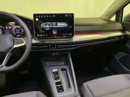 Photo 9 Volkswagen Golf 1.5 eHybrid 204 DSG6 VW Edition