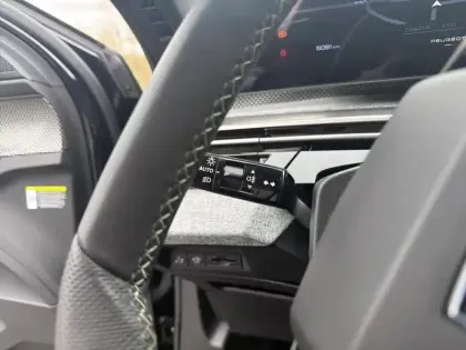 Photo 16 Peugeot 3008  Hybrid 145 e-DCS6 GT