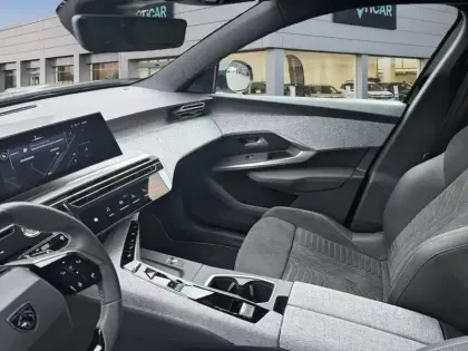 Photo 24 Peugeot 3008  Hybrid 145 e-DCS6 GT