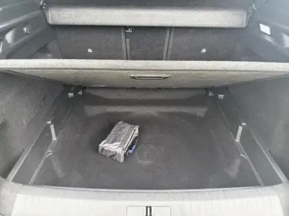 Photo 26 Peugeot 3008  Hybrid 145 e-DCS6 GT