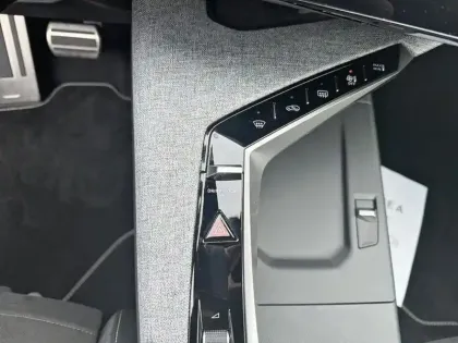 Photo 23 Peugeot 3008  Hybrid 145 e-DCS6 GT