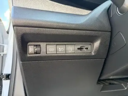 Photo 27 Peugeot 308  PHEV 180 e-EAT8 Allure Pack