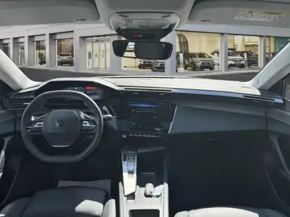 Photo 9 Peugeot 308  PHEV 180 e-EAT8 Allure Pack