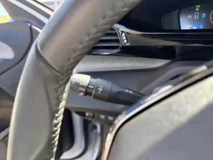 Photo 16 Peugeot 308  PHEV 180 e-EAT8 Allure Pack