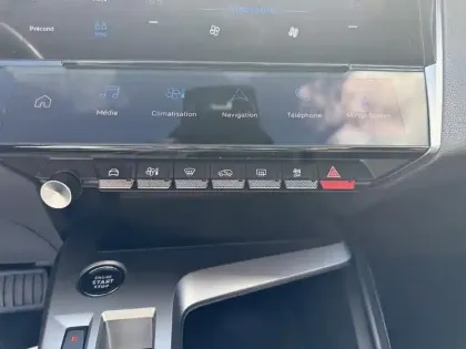 Photo 24 Peugeot 308  PHEV 180 e-EAT8 Allure Pack