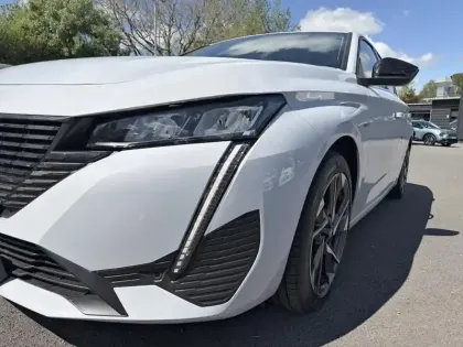 Photo 13 Peugeot 308  PHEV 180 e-EAT8 Allure Pack