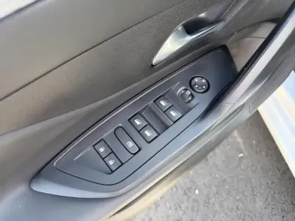 Photo 19 Peugeot 308  PHEV 180 e-EAT8 Allure Pack