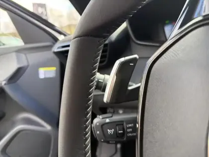 Photo 16 Peugeot 2008  Hybrid 145 e-DCS6 Allure